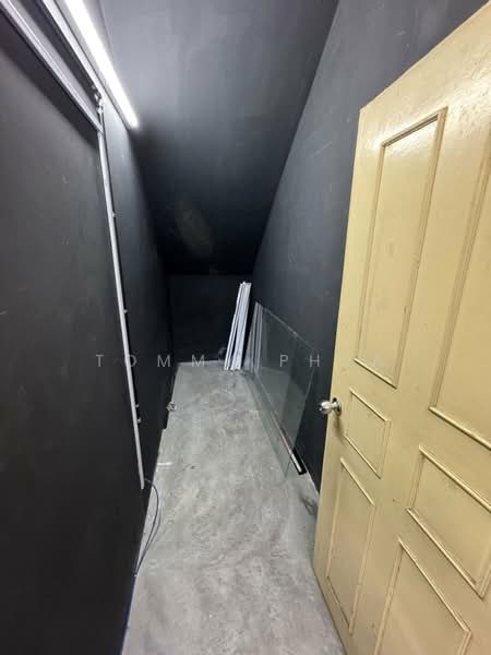 Shop for Rent in Taman Gaya (Ulu Tiram) - Tommy Phua - Corridor - PropertyGuru.com.my