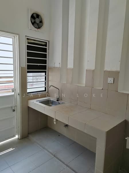 2-storey Terraced House for Rent in Sungai Buloh (Selangor) - Jayden Loke - Kitchen - PropertyGuru.com.my