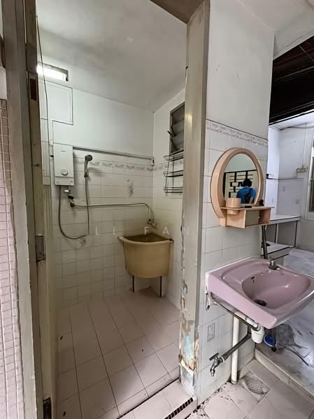 1-storey Terraced House for Sale in Taman Oriental (Ayer Itam) - Li Fang - Bathroom - PropertyGuru.com.my