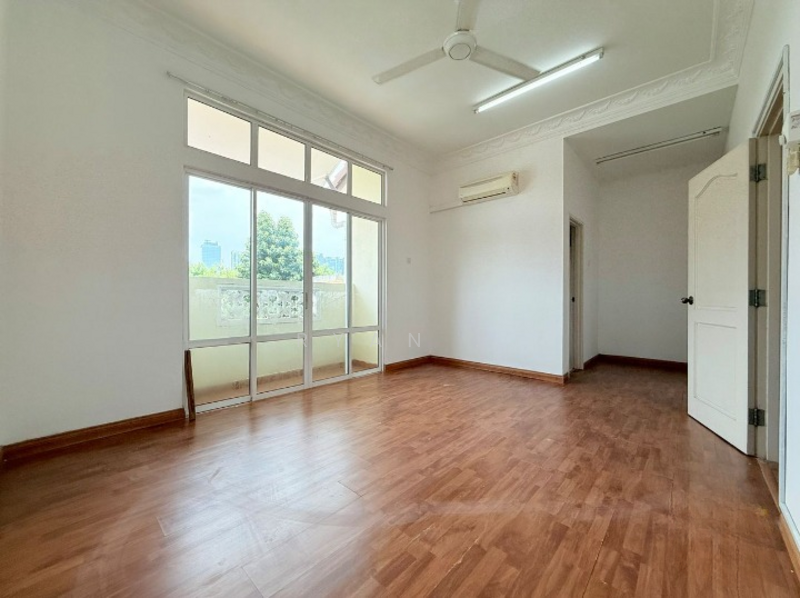 3-storey Terraced House for Sale in Shah Alam (Selangor) - Ryan . - Living Room - PropertyGuru.com.my