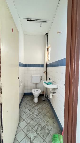 Shop / Office for Sale in Desa Aman Puri (Kepong) - Racheel Chang - Bathroom - PropertyGuru.com.my