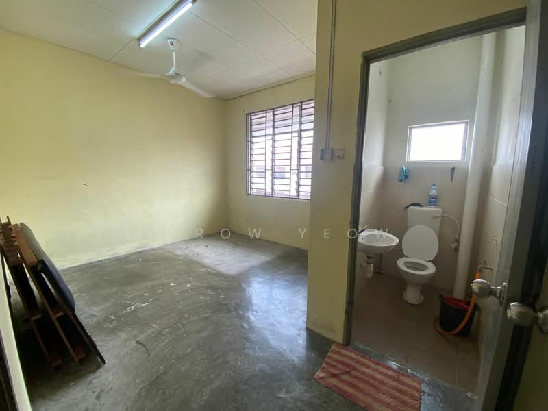 Flat for Sale at Taman Seri Orkid - Torow Yeow - Bathroom - PropertyGuru.com.my