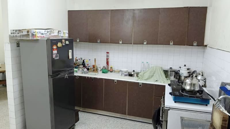 Landed Rent Single Storey @ Bayan Baru 1200sq untuk Untuk Disewa - RM 2,000 /bulan, Mac 2026 - Kitchen - PropertyGuru.com.my