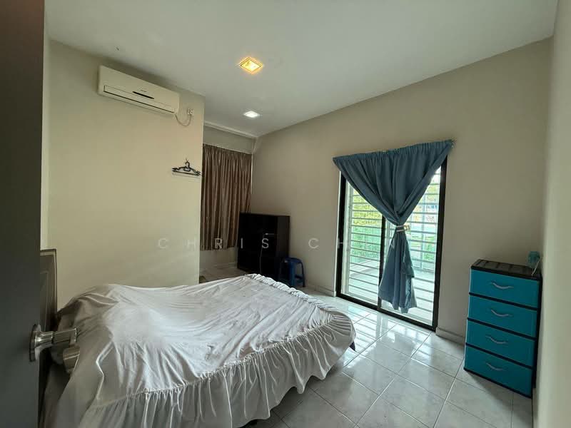 2-storey Terraced House for Sale in Taman Desa Cemerlang (Ulu Tiram) - Chris Chin - Bedroom - PropertyGuru.com.my