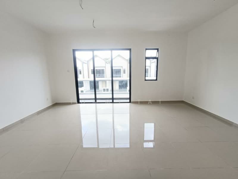 2-storey Terraced House for Sale in Bandar Dato Onn (Tebrau) - Tommy Tai - Living Room - PropertyGuru.com.my