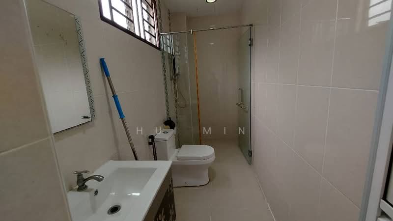 Taman Bukit Kempas untuk Untuk Dijual - RM 1,850,000, Mac 2026 - Bathroom - PropertyGuru.com.my