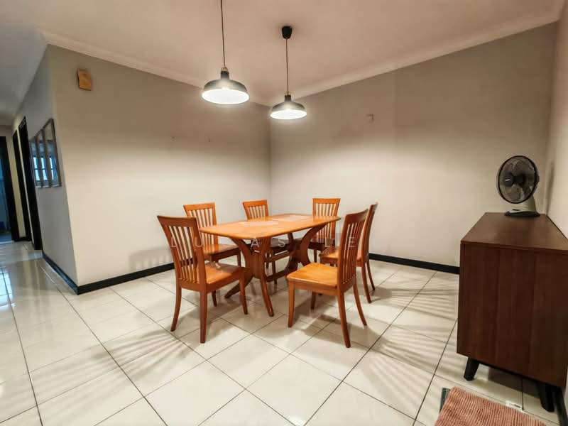 Condominium for Rent at The Straits View Condominium - Lucas Lee - Dining Room - PropertyGuru.com.my