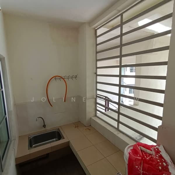 Kings Height untuk Untuk Disewa - RM 1,000 /bulan, Mac 2026 - Balcony - PropertyGuru.com.my
