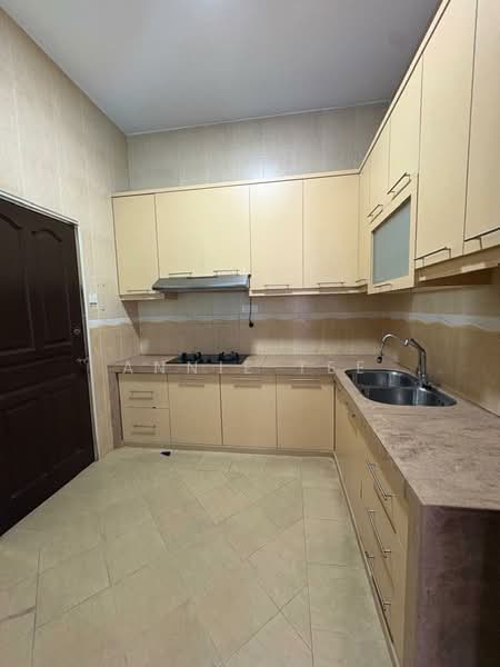 Taman Molek untuk Untuk Disewa - RM 2,500 /bulan, Mac 2026 - Kitchen - PropertyGuru.com.my
