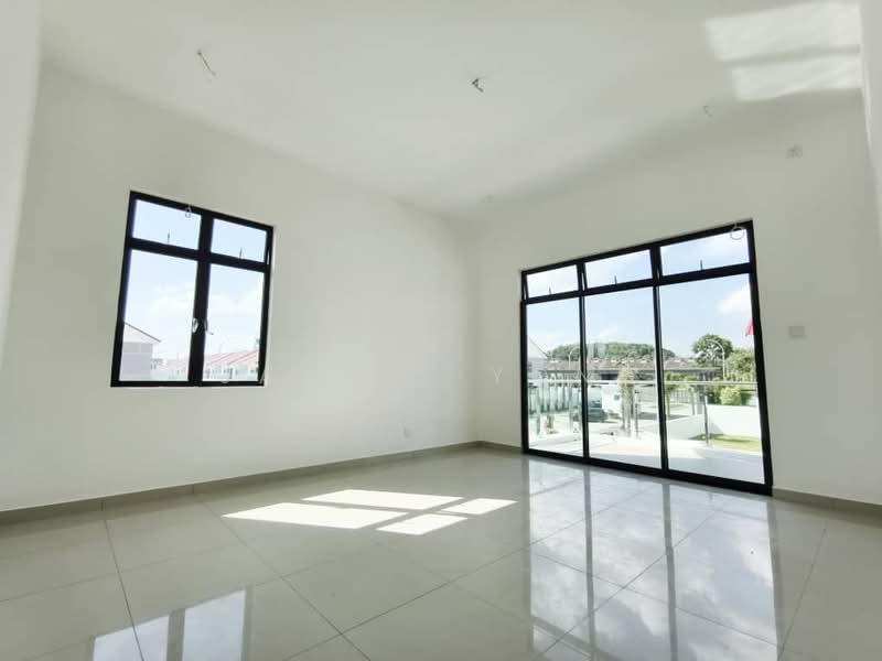Cluster House for Sale in Taman Mount Austin (Tebrau) - Janice Yong - Living Room - PropertyGuru.com.my