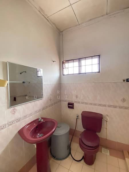 2-storey Terraced House for Sale in Bandar Tun Hussein Onn (Cheras) - Zarema Kulbuzheva - Bathroom - PropertyGuru.com.my