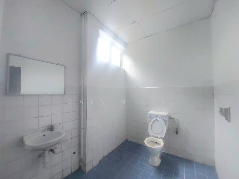 Factory for Rent in Taman Sri Putri (Kulai) - Calvin Lee - Bathroom - PropertyGuru.com.my