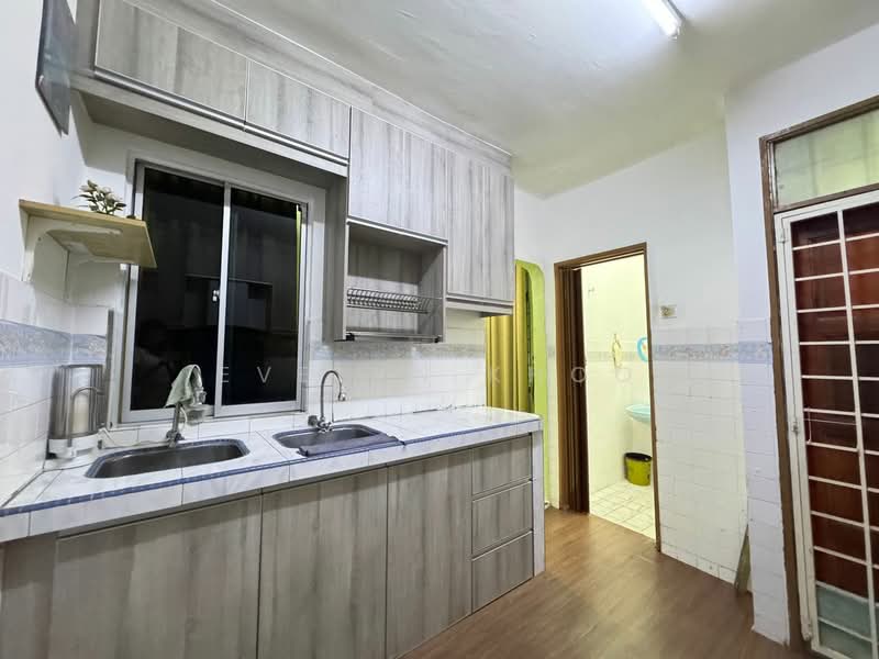 2-storey Terraced House for Sale in Bukit Sentosa (Rawang) - Evelyn Khoo - Kitchen - PropertyGuru.com.my