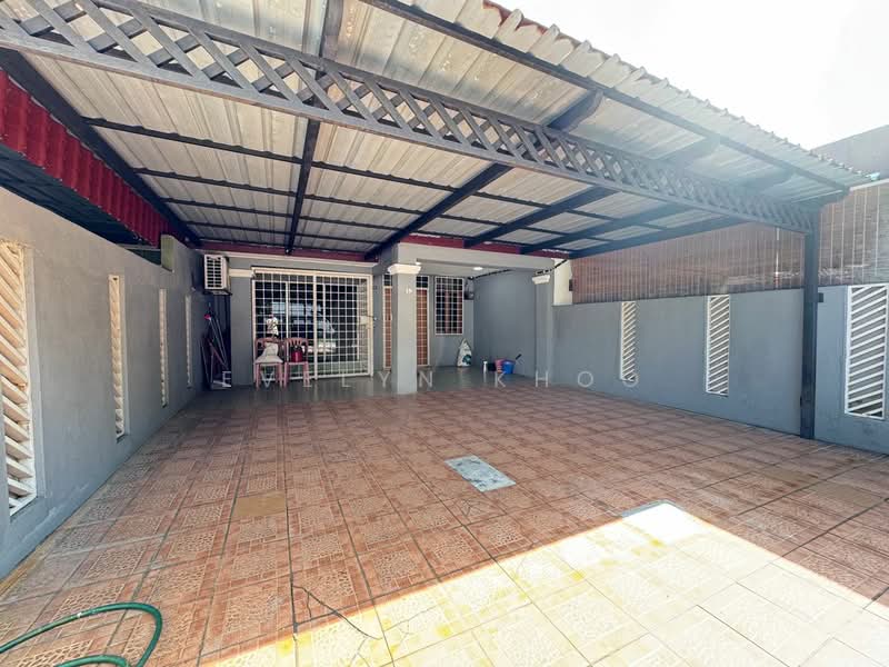 2-storey Terraced House for Sale in Bukit Sentosa (Rawang) - Evelyn Khoo - Car Porch - PropertyGuru.com.my