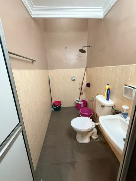 1-storey Terraced House for Sale in Taman Garing Utama (Rawang) - Andy Yap - Bathroom - PropertyGuru.com.my