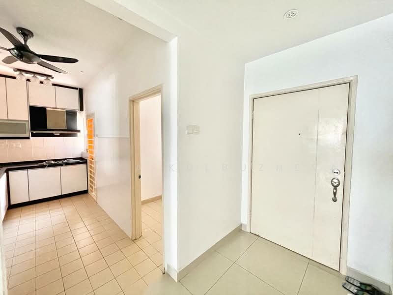 Condominium for Sale at Aman Heights Condominium - Zarema Kulbuzheva - Kitchen - PropertyGuru.com.my