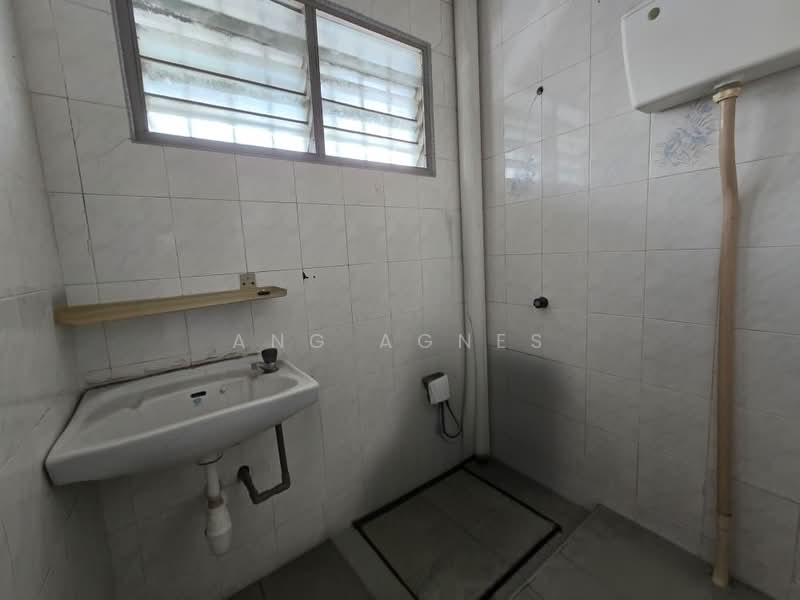 Rumah Teres 2 Tingkat untuk Dijual di Taman Bunga Melor (Klang) - Ang Agnes - Bathroom - PropertyGuru.com.my