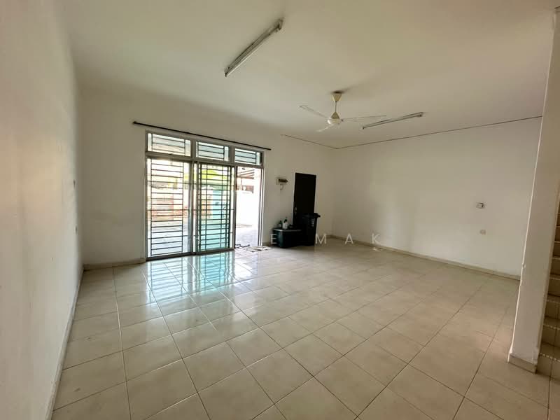 2-storey Terraced House for Sale in Taman Pulai Utama (Skudai) - Chloe Mak - Living Room - PropertyGuru.com.my