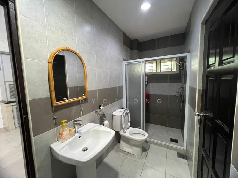 Commercial Bungalow for Rent in Taman Pelangi (Johor Bahru) - Joyce Ong - Bathroom - PropertyGuru.com.my