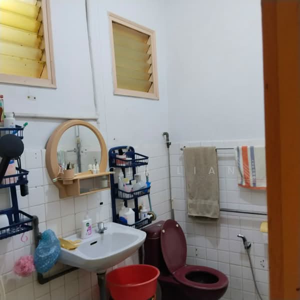 Taman Sri Tebrau untuk Untuk Dijual - RM 750,000, Mac 2026 - Bathroom - PropertyGuru.com.my