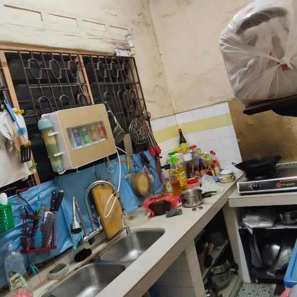 Taman Sri Tebrau untuk Untuk Dijual - RM 750,000, Mac 2026 - Kitchen - PropertyGuru.com.my