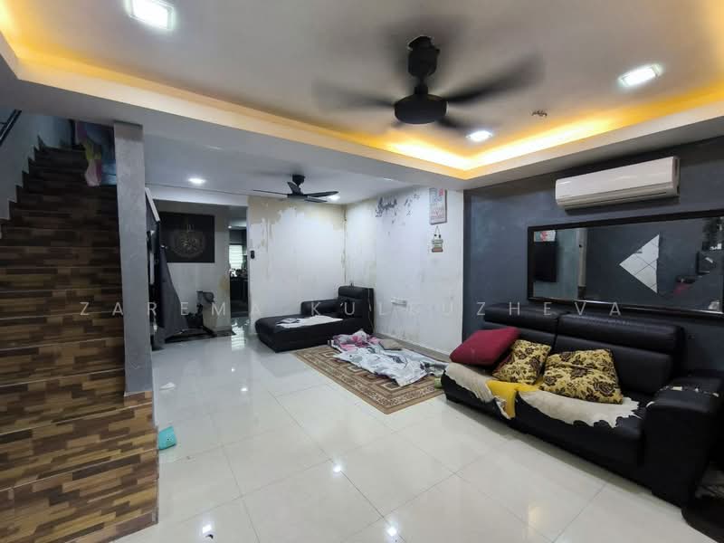 2-storey Terraced House for Sale in Semenyih (Selangor) - Zarema Kulbuzheva - Living Room - PropertyGuru.com.my