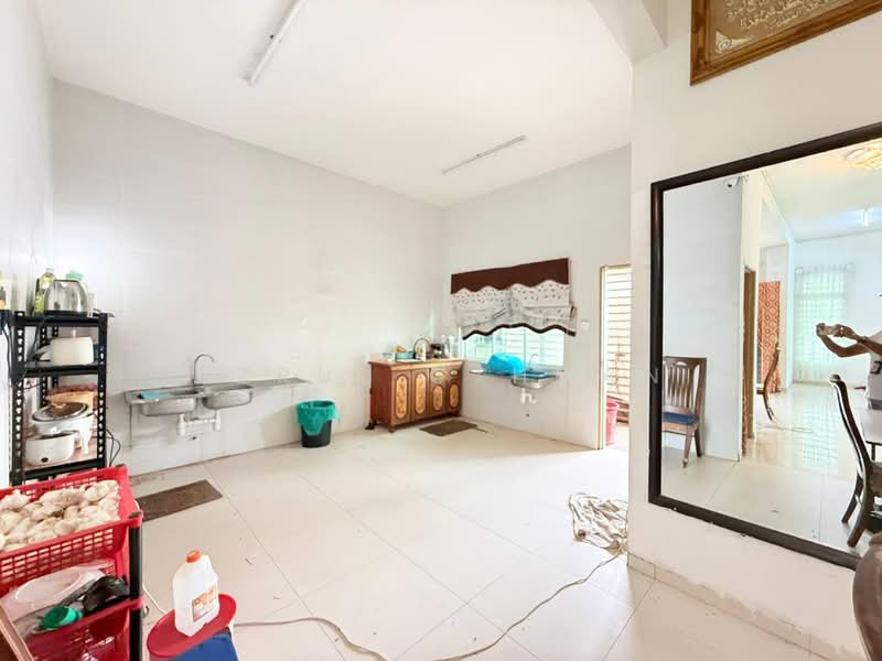 Semi-Detached House for Sale in Nilai (Negeri Sembilan) - Azrul Othman - Kitchen - PropertyGuru.com.my