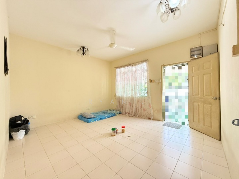 2-storey Terraced House for Sale in Setia Alam (Selangor) - Ryan . - Living Room - PropertyGuru.com.my