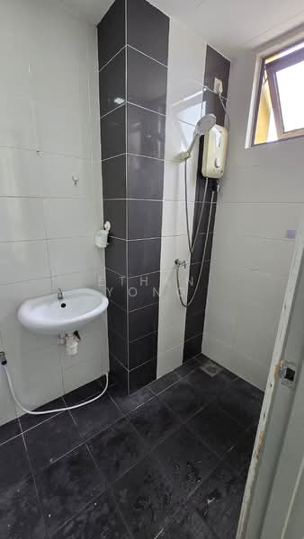 Silk Sky untuk Untuk Disewa - RM 1,400 /bulan, Apr 2026 - Bathroom - PropertyGuru.com.my