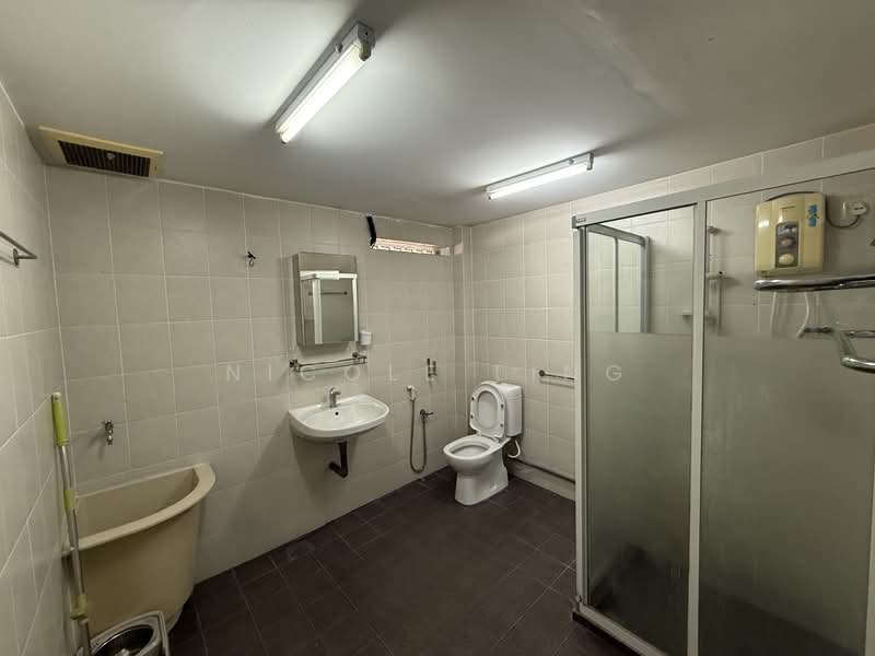 1-storey Terraced House for Rent in Taman Canning (Ipoh) - Nicole Ling - Bathroom - PropertyGuru.com.my