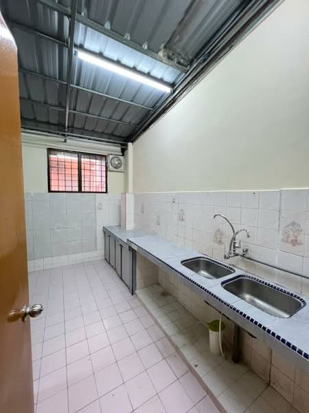 Taman Bukit Maluri untuk Untuk Disewa - RM 2,300 /bulan, Mac 2026 - Kitchen - PropertyGuru.com.my