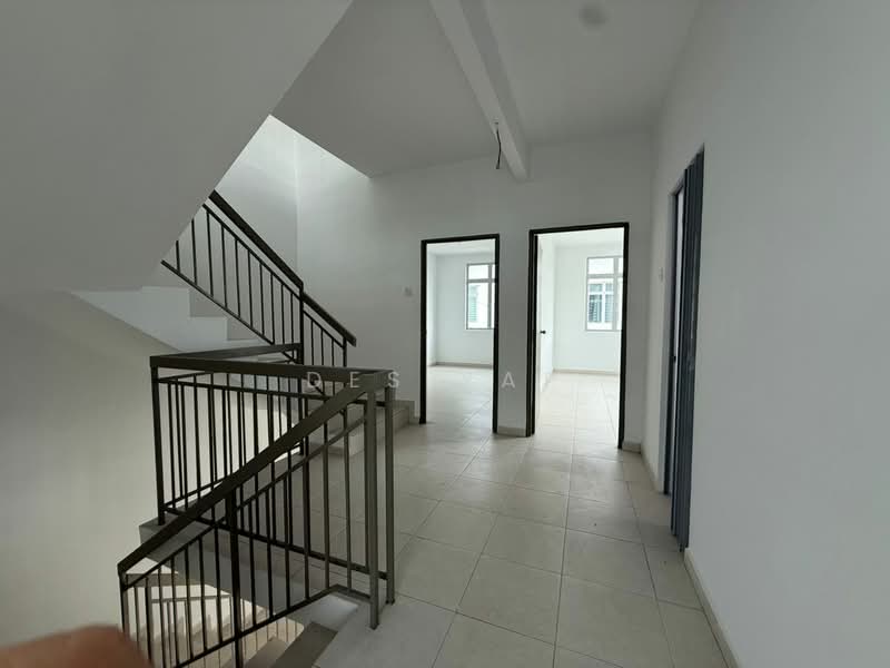 2-storey Terraced House for Sale in Taman Kundang Jaya (Rawang) - Des Yap - Corridor - PropertyGuru.com.my