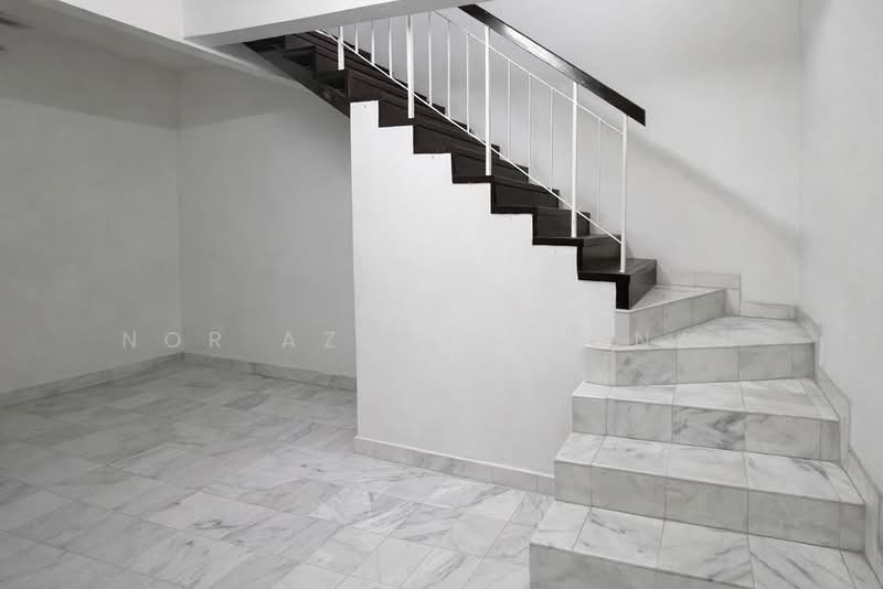 Corner Lot Double Storey Terrace Usj 2 untuk Untuk Dijual - RM 950,000, Mac 2026 - Living Room - PropertyGuru.com.my