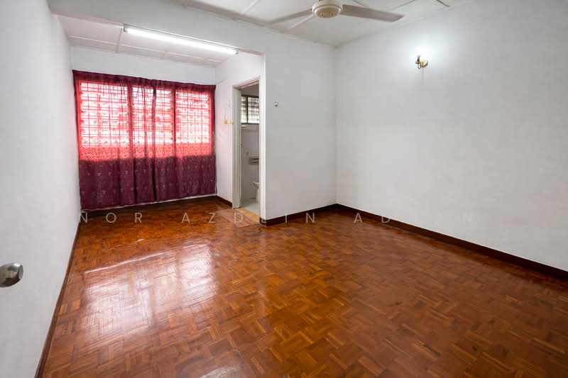 Corner Lot Double Storey Terrace Usj 2 untuk Untuk Dijual - RM 950,000, Mac 2026 - Living Room - PropertyGuru.com.my