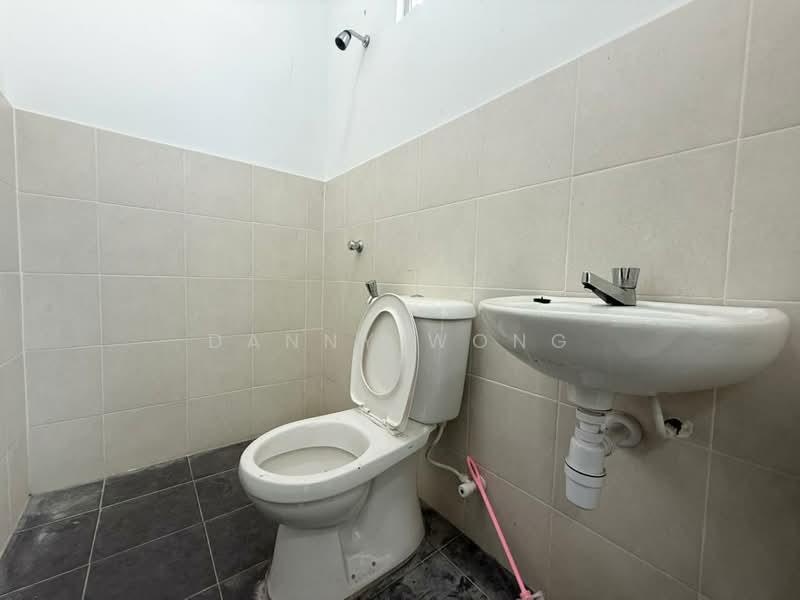 2-storey Terraced House for Rent in Taman Scientex Rawang (Rawang) - Danny Wong - Bathroom - PropertyGuru.com.my