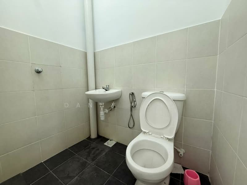 2-storey Terraced House for Rent in Taman Scientex Rawang (Rawang) - Danny Wong - Bathroom - PropertyGuru.com.my