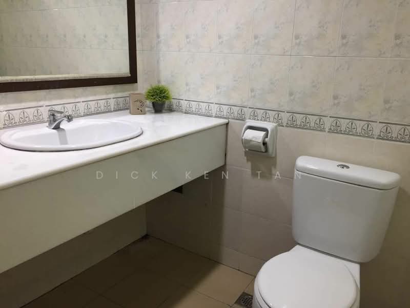 Condominium for Rent at Marina Bay Condominium - Dick Ken Tan - Bathroom - PropertyGuru.com.my