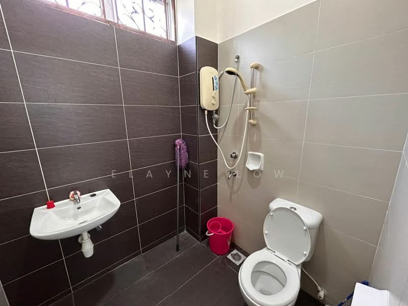 1-storey Terraced House for Rent in Johor Bahru (Johor) - Elayne Low - Bathroom - PropertyGuru.com.my