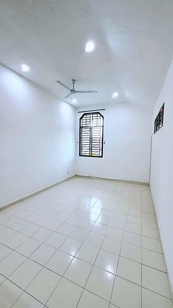 1.5-storey Terraced House for Sale in Taman Pelangi Indah (Ulu Tiram) - Yik Tat - Interior - PropertyGuru.com.my