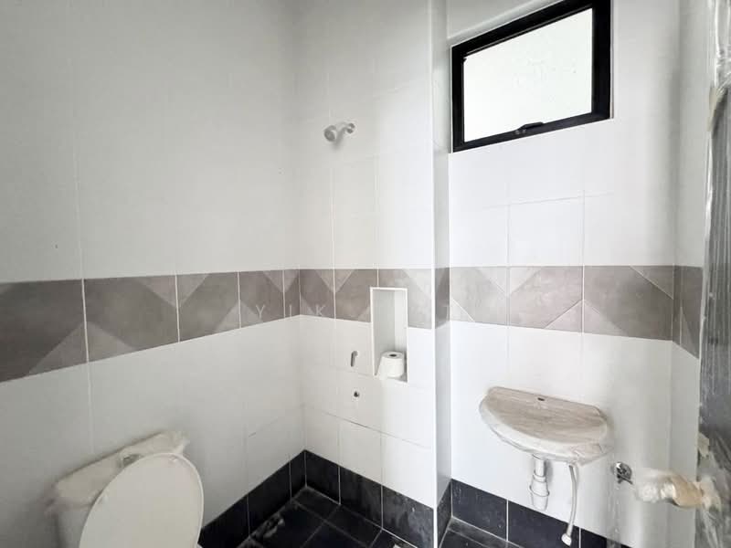 2-storey Terraced House for Sale in Taman Austin Duta (Tebrau) - Yik Tat - Bathroom - PropertyGuru.com.my