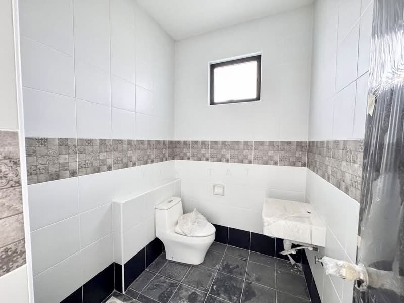 2-storey Terraced House for Sale in Taman Austin Duta (Tebrau) - Yik Tat - Bathroom - PropertyGuru.com.my