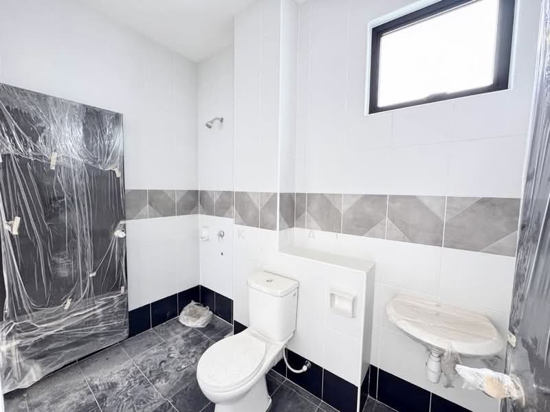 2-storey Terraced House for Sale in Taman Austin Duta (Tebrau) - Yik Tat - Bathroom - PropertyGuru.com.my