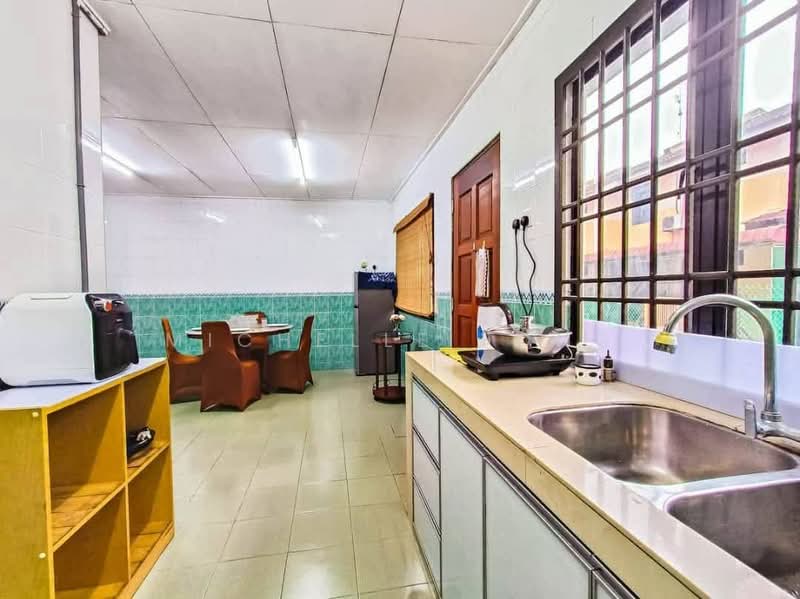 2-storey Terraced House for Rent in Johor Bahru (Johor) - Michelle Fong - Kitchen - PropertyGuru.com.my