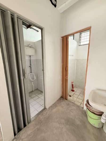 Warehouse for Rent in Bukit Mertajam (Penang) - Mindy Kong - Bathroom - PropertyGuru.com.my