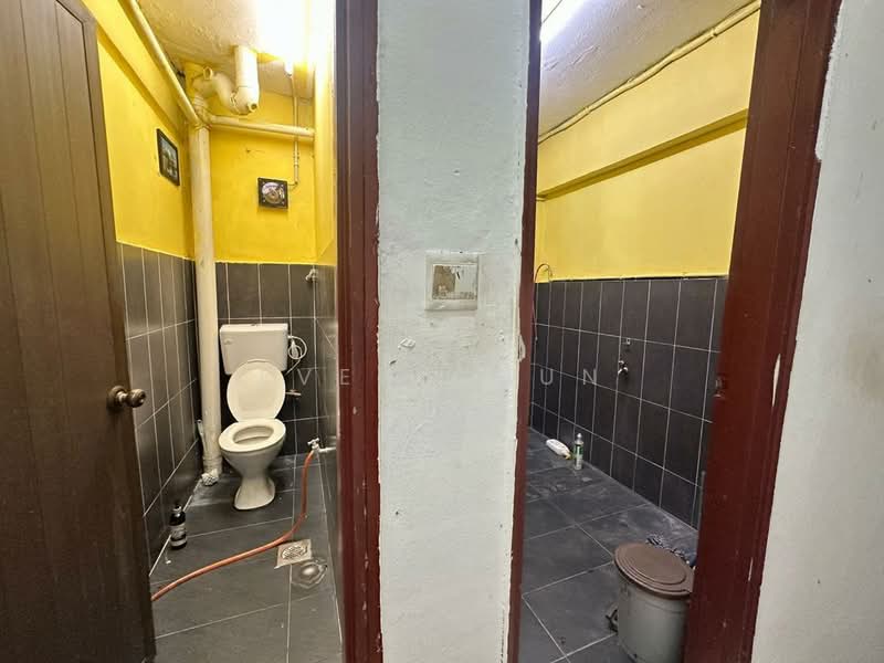 Shop / Office for Rent in Johor Bahru (Johor) - Even Chun - Bathroom - PropertyGuru.com.my