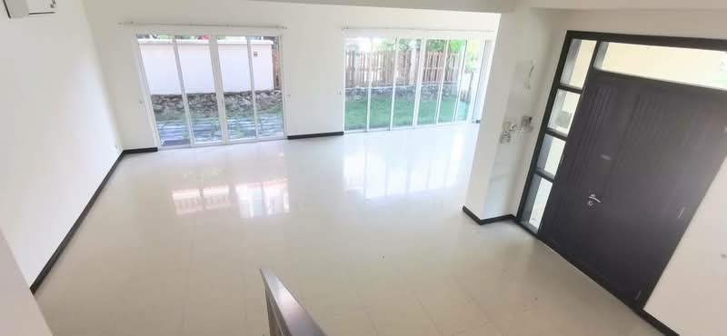 Semi-Detached House for Sale in Setia Alam (Selangor) - MC Soh - Living Room - PropertyGuru.com.my