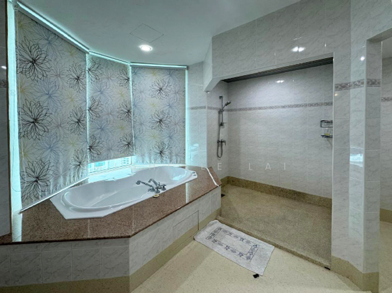 Gurney Beach Resort untuk Untuk Dijual - RM 1,950,000, Mac 2026 - Bathroom - PropertyGuru.com.my