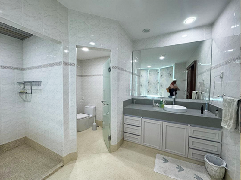 Gurney Beach Resort untuk Untuk Dijual - RM 1,950,000, Mac 2026 - Bathroom - PropertyGuru.com.my