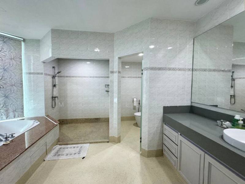 Gurney Beach Resort untuk Untuk Dijual - RM 1,950,000, Mac 2026 - Bathroom - PropertyGuru.com.my