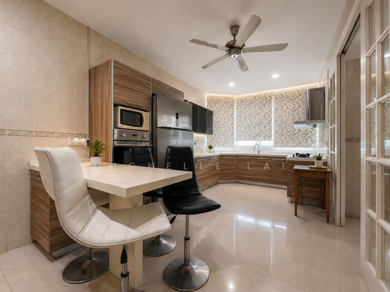 Kondominium untuk Dijual di Gurney Beach Resort - Michelle Lai - Kitchen - PropertyGuru.com.my